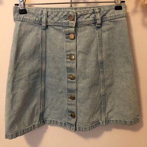 H&M LIGHT WASH DENIM MINI SKIRT WITH BUTTONS